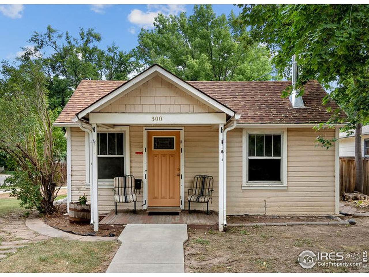300 Loomis Ave - Photo 1