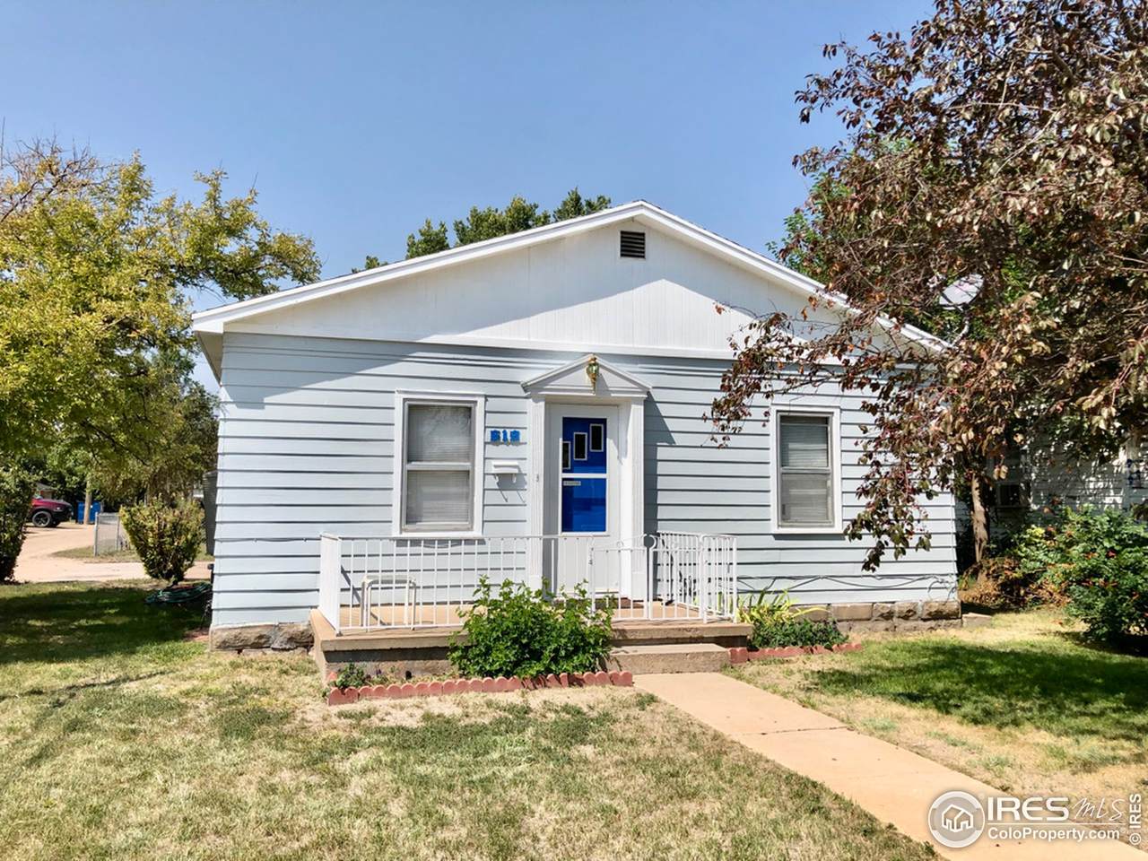 619 4th St - Photo 1