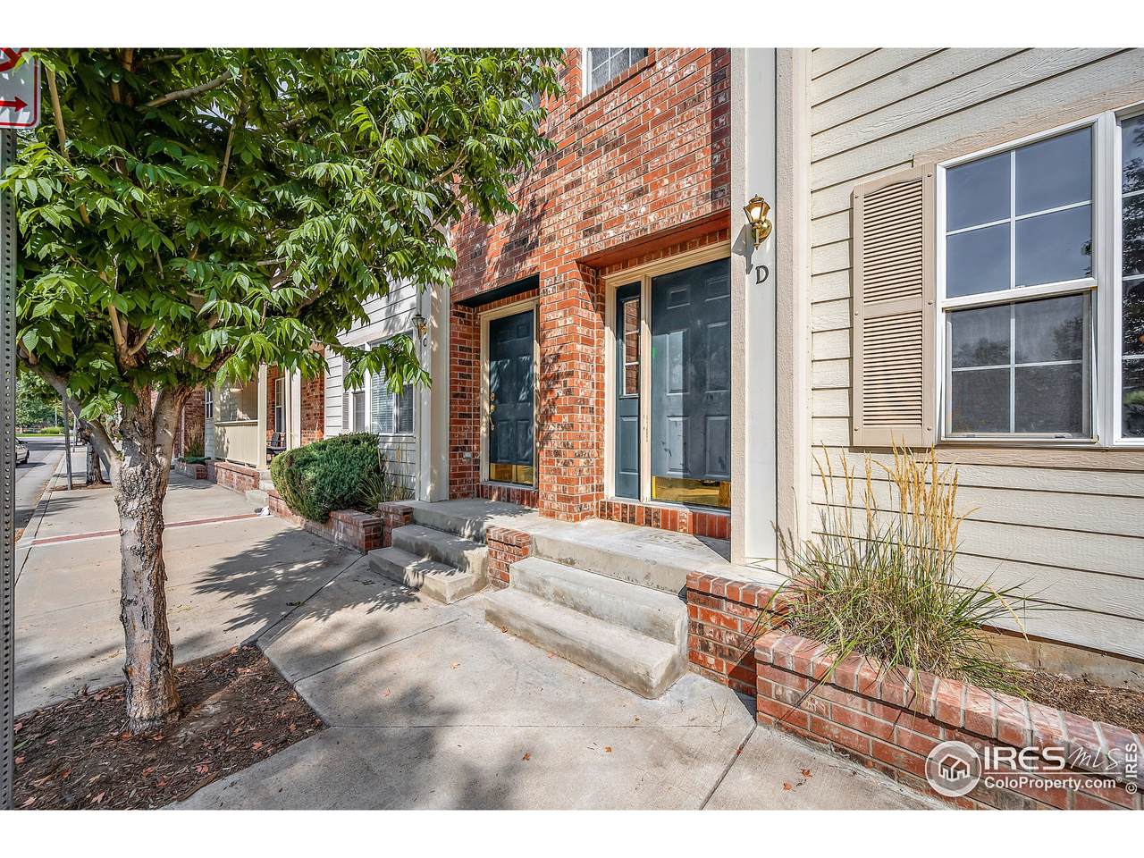 438 Parkside Dr - Photo 1