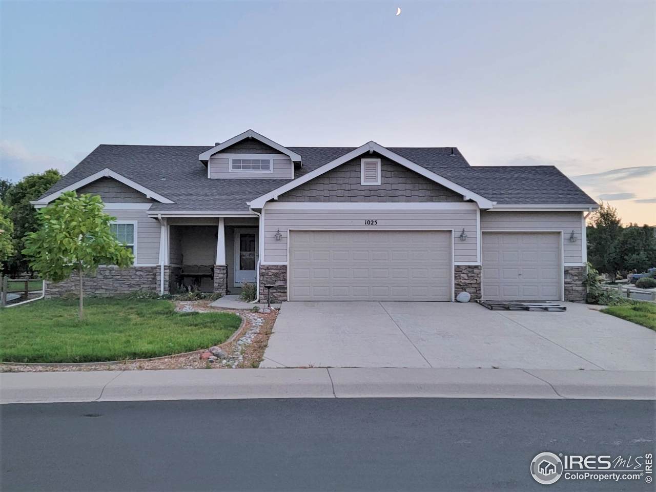 1025 Dry Creek Ct - Photo 1