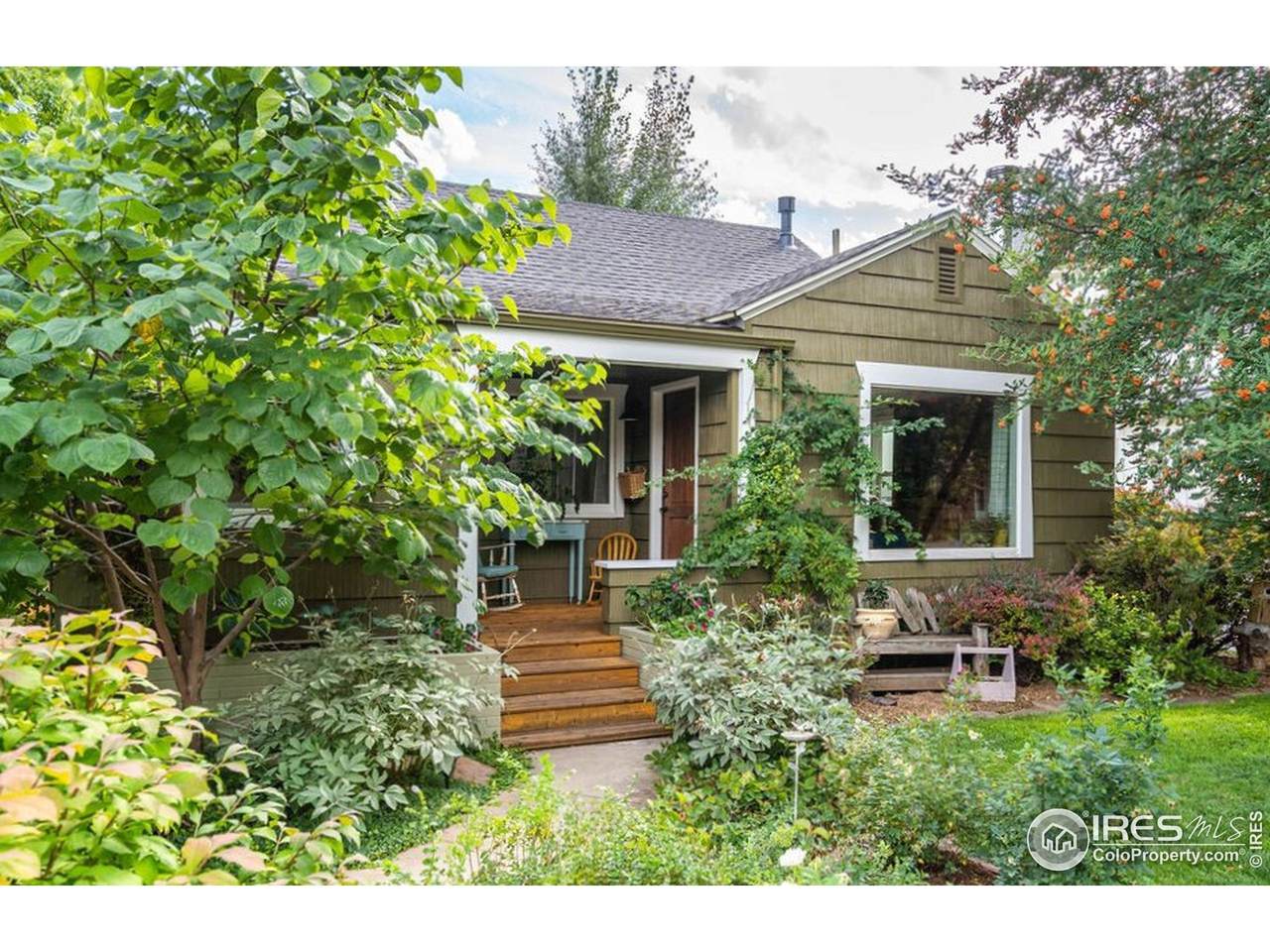 704 6th St - Photo 1
