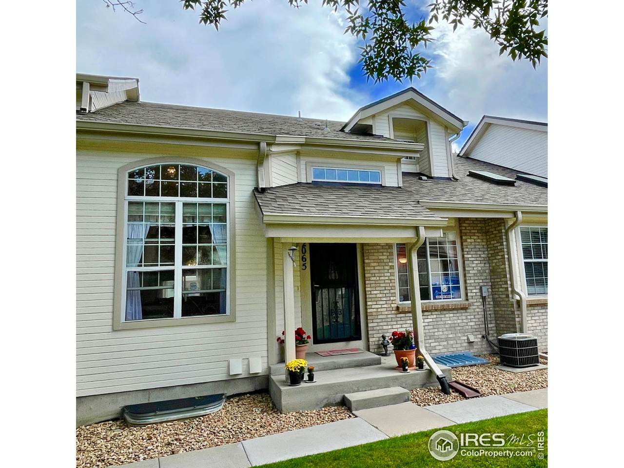 2065 Xenia Way - Photo 1
