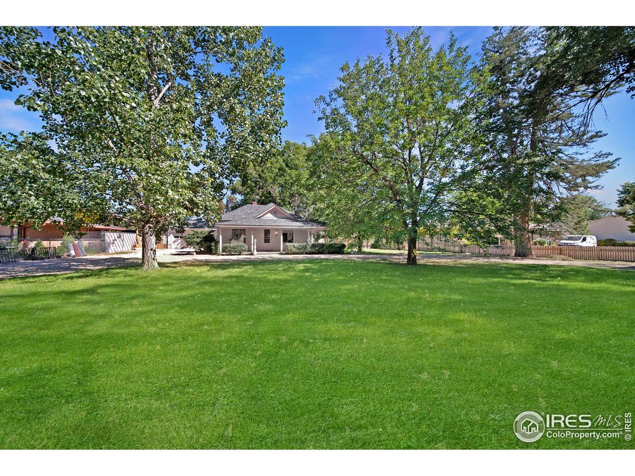 718 Sherman St - Photo 1