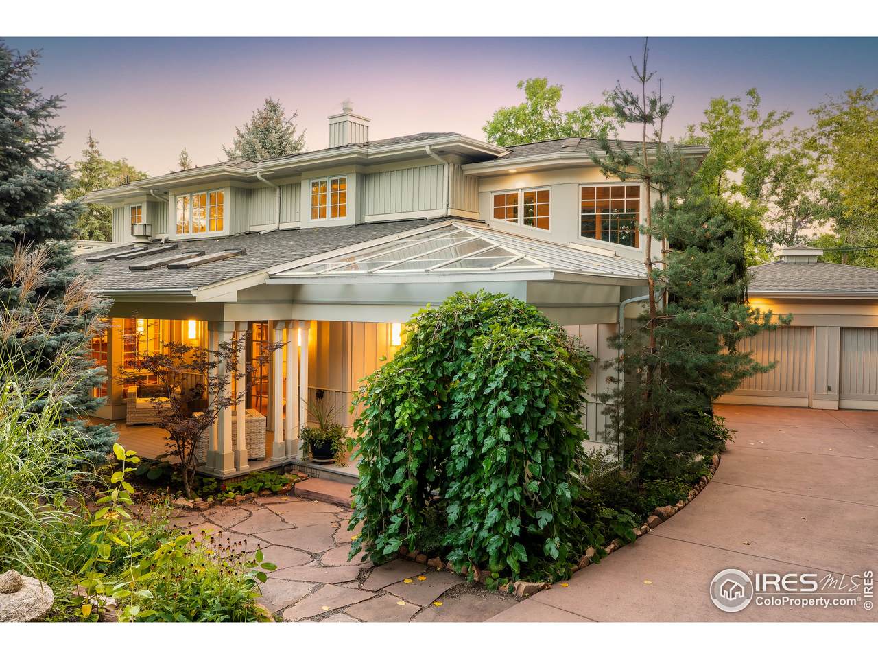 656 Juniper Ave - Photo 1
