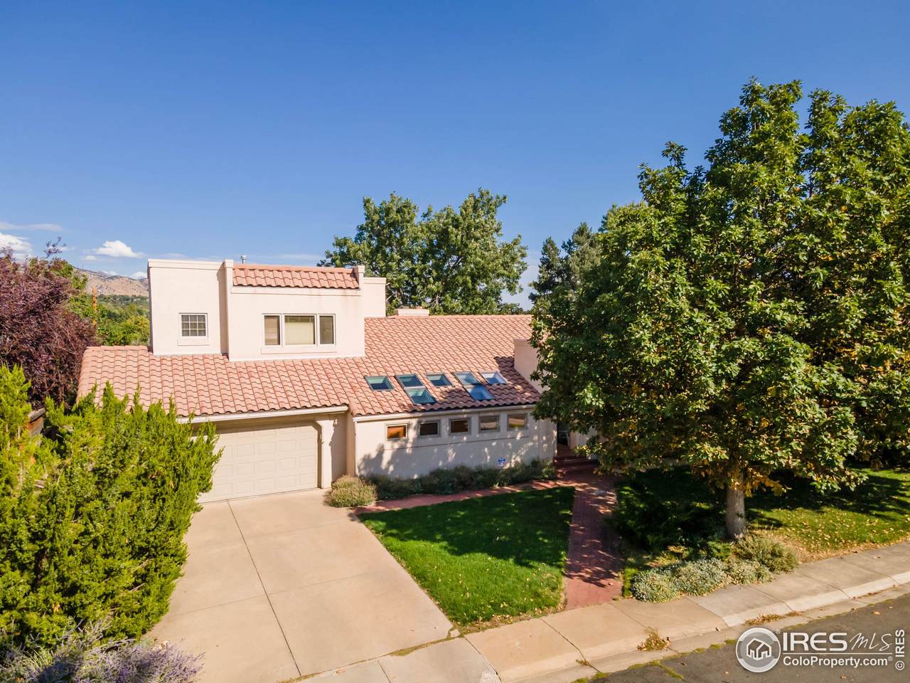 1715 Sunset Blvd - Photo 1