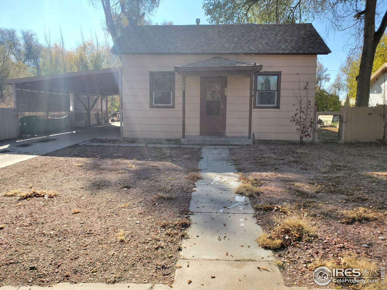 208 Charles St - Photo 1
