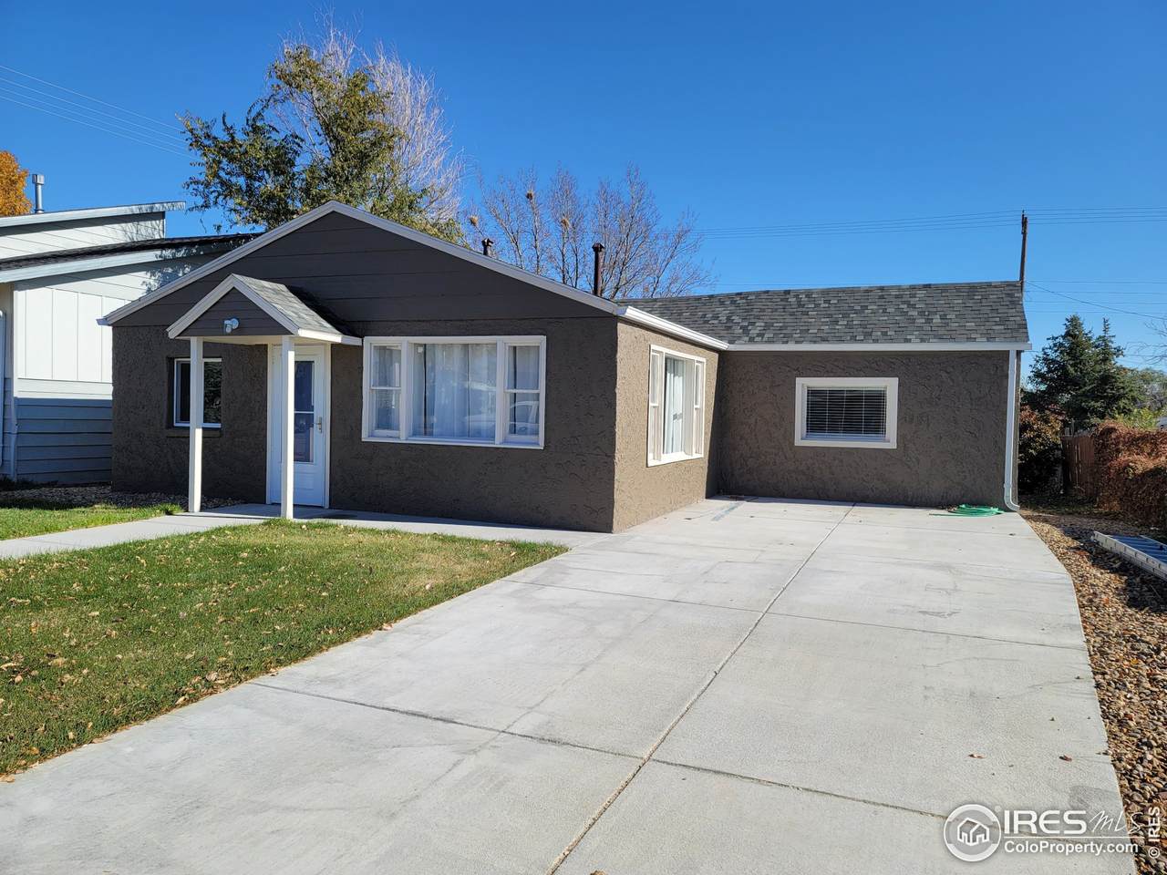 266 Cedar Ave - Photo 1