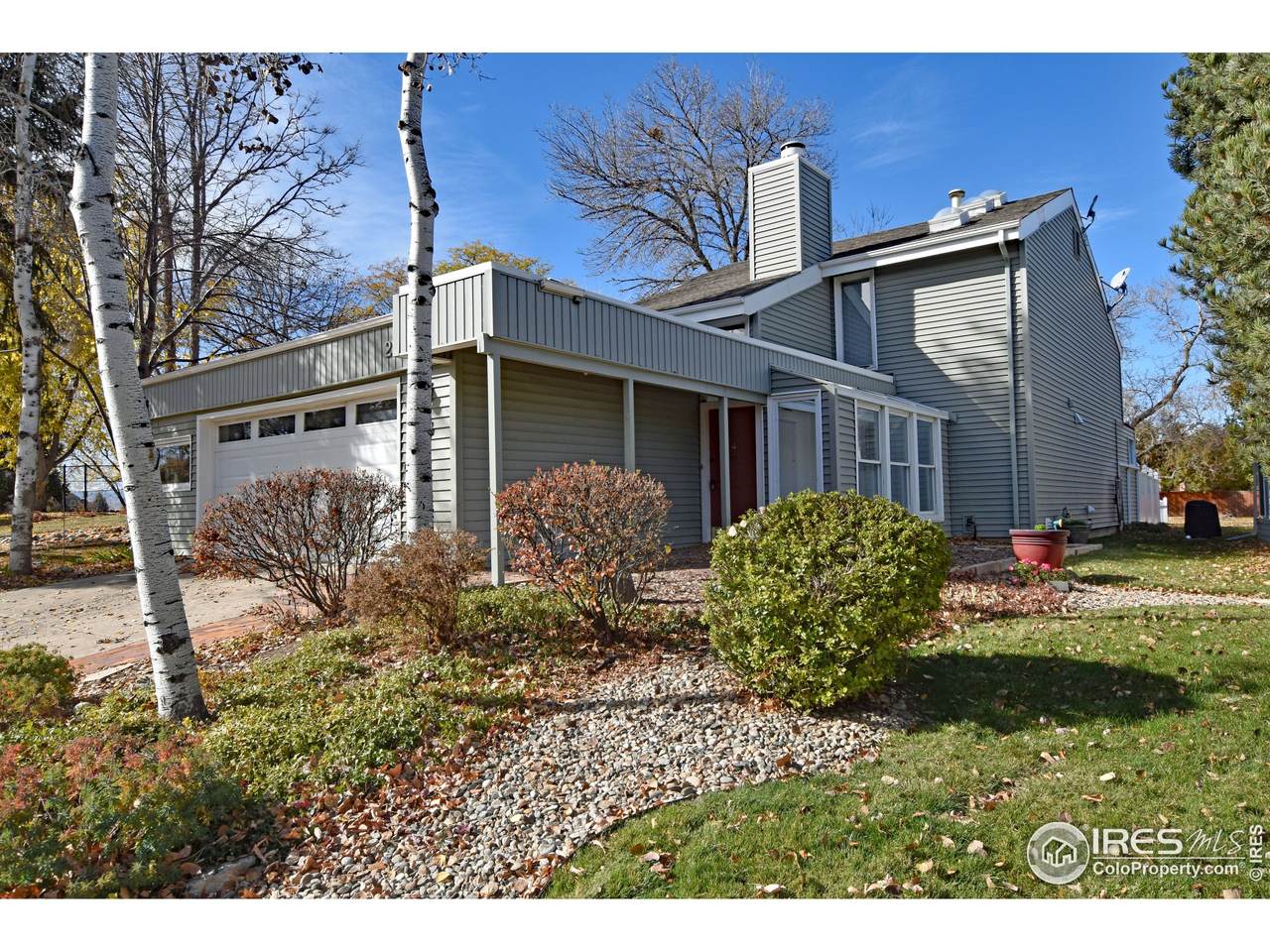 2421 Flora Dr - Photo 1