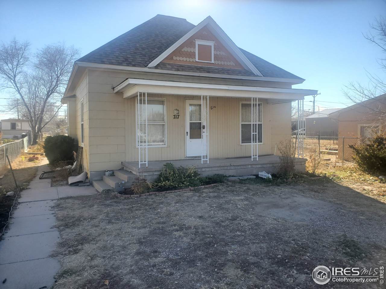 717 Phelps St - Photo 1