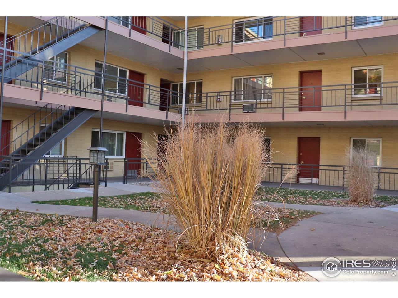 830 20th St - Photo 1