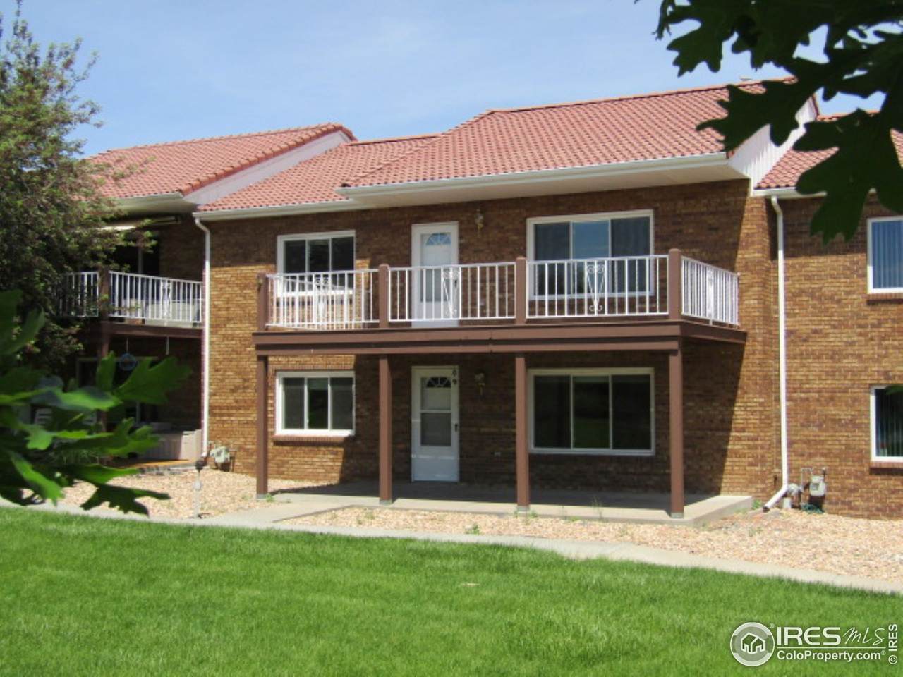 127 Fairway Ln - Photo 1