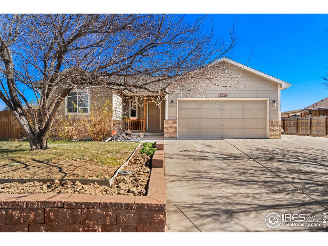 2507 Park View Dr - Photo 1