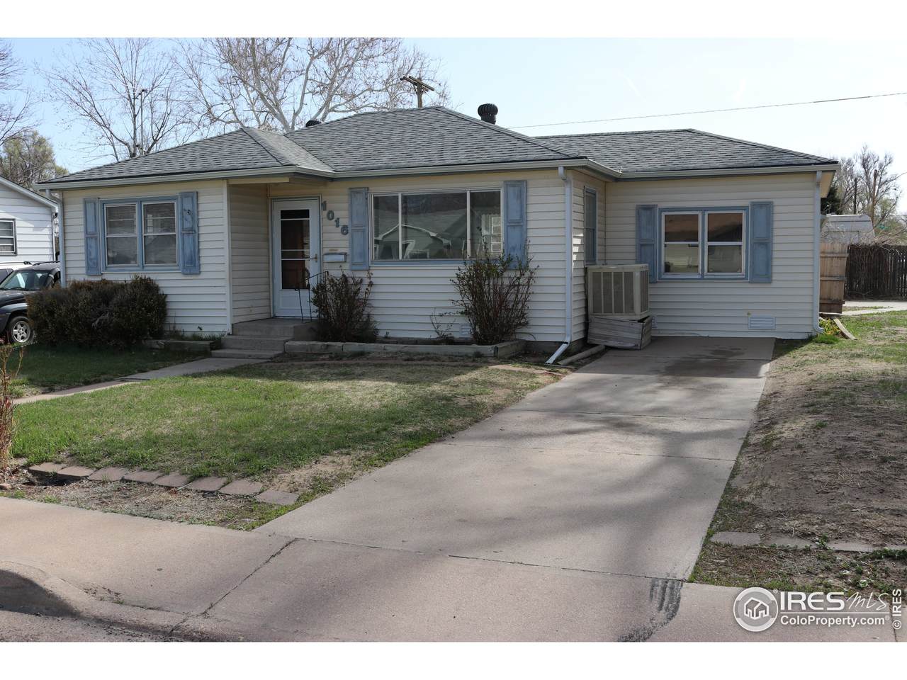 1016 32nd Ave - Photo 1