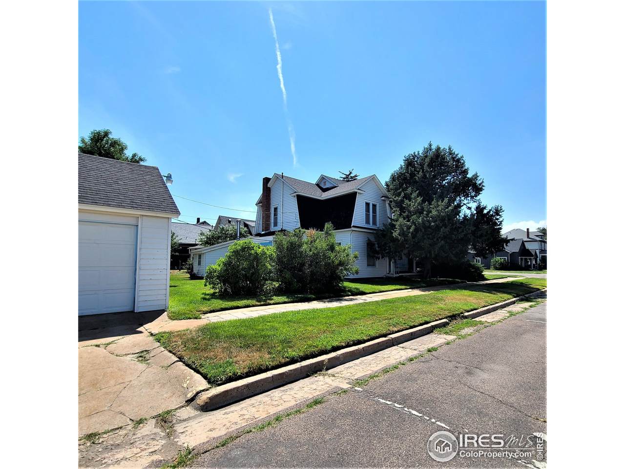 301 2nd St - Photo 1