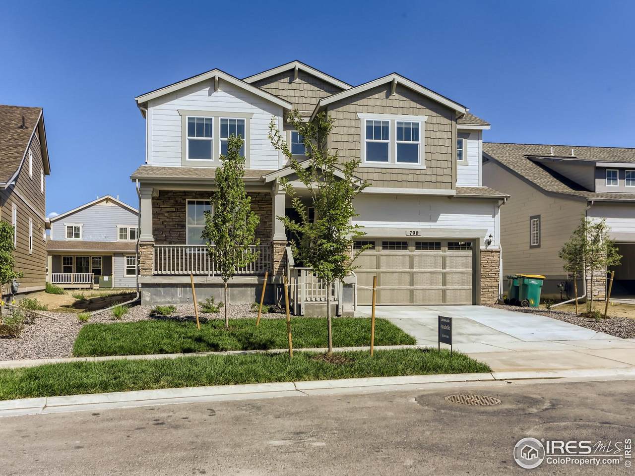 790 Foxglove St - Photo 1