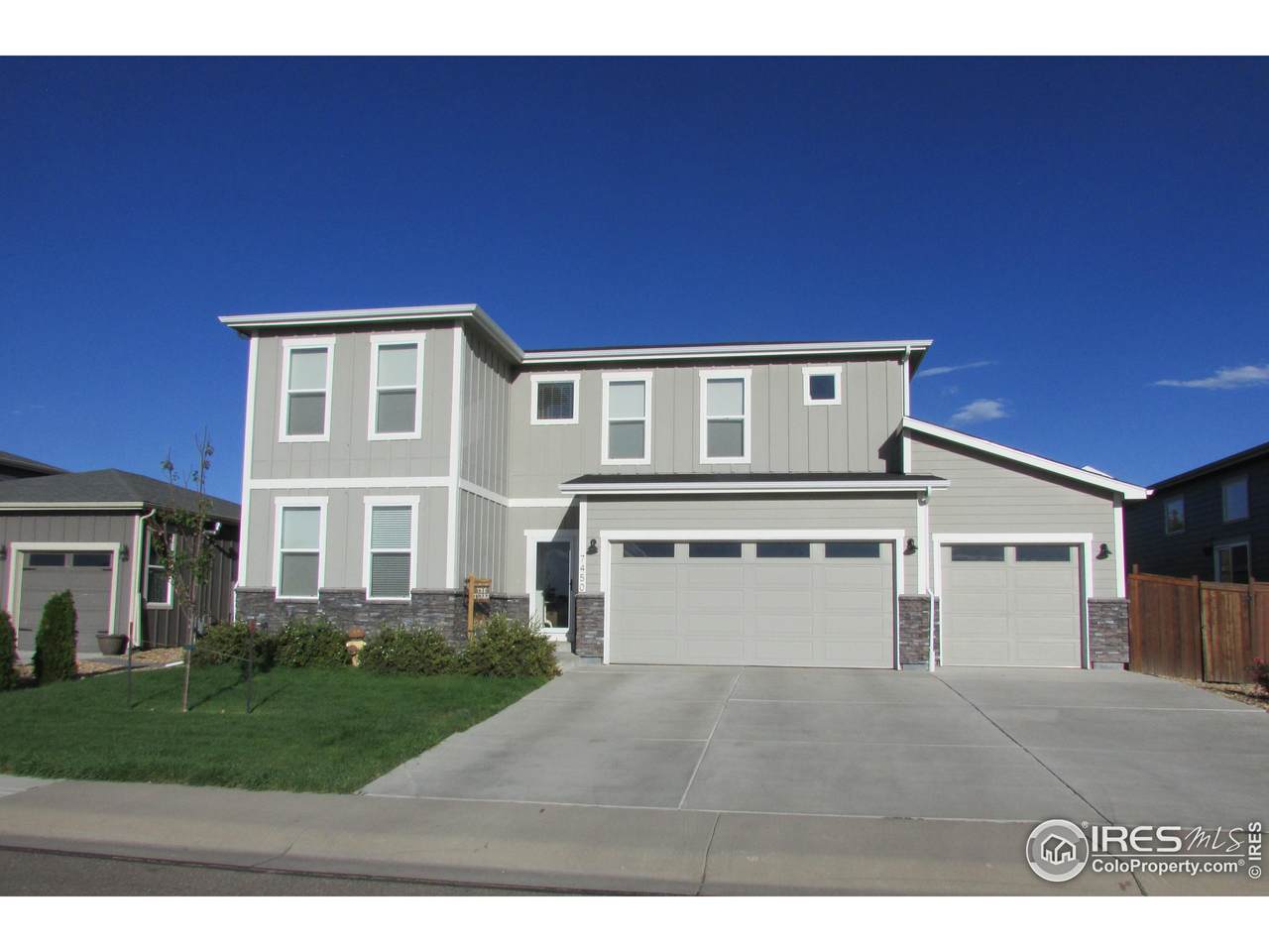 7450 Eustis Dr - Photo 1