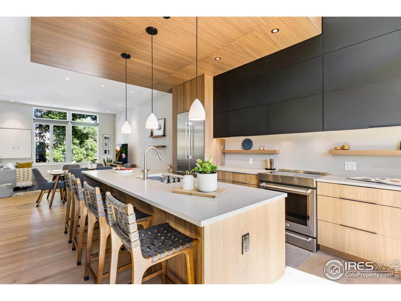 221 Oak St - Photo 1