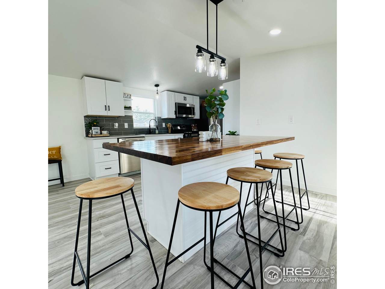 420 57th St - Photo 1