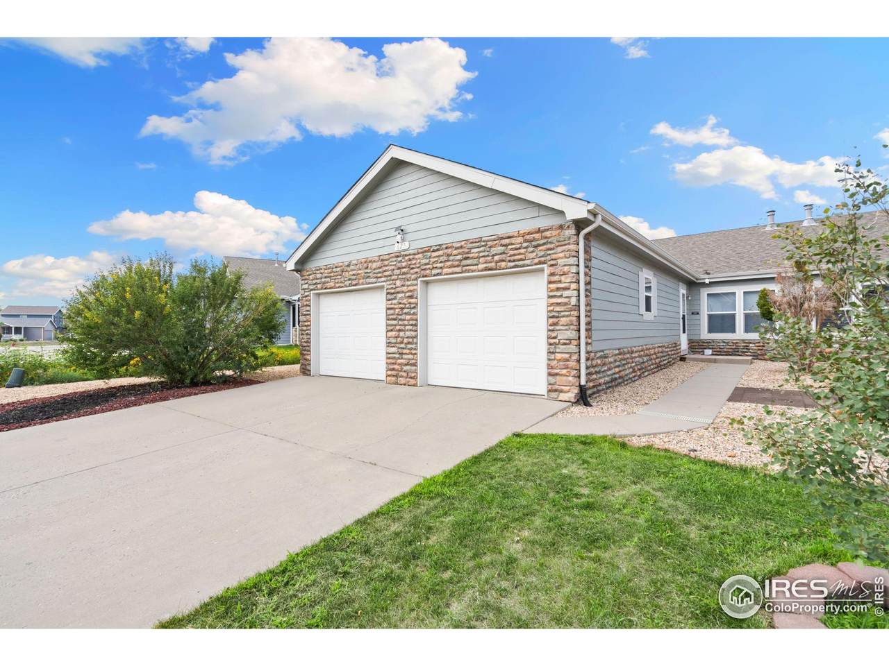 623 Carriage Dr - Photo 1
