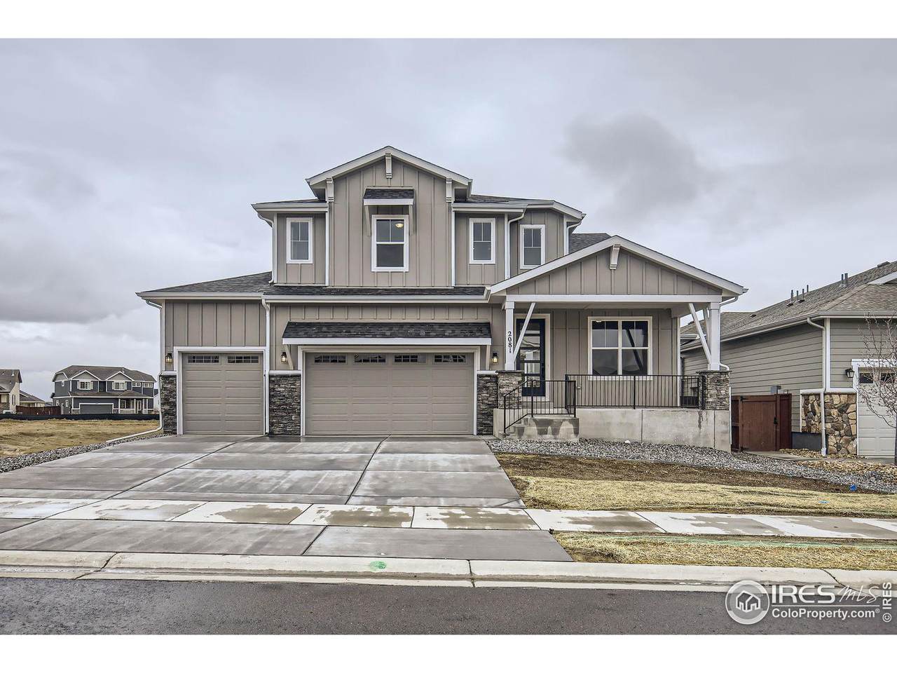 2081 Falling Leaf Dr - Photo 1