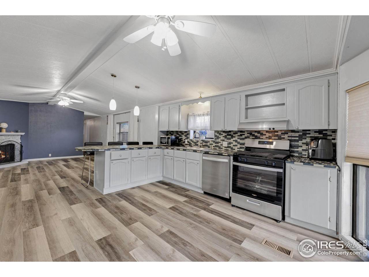 3060 Bridge St - Photo 1