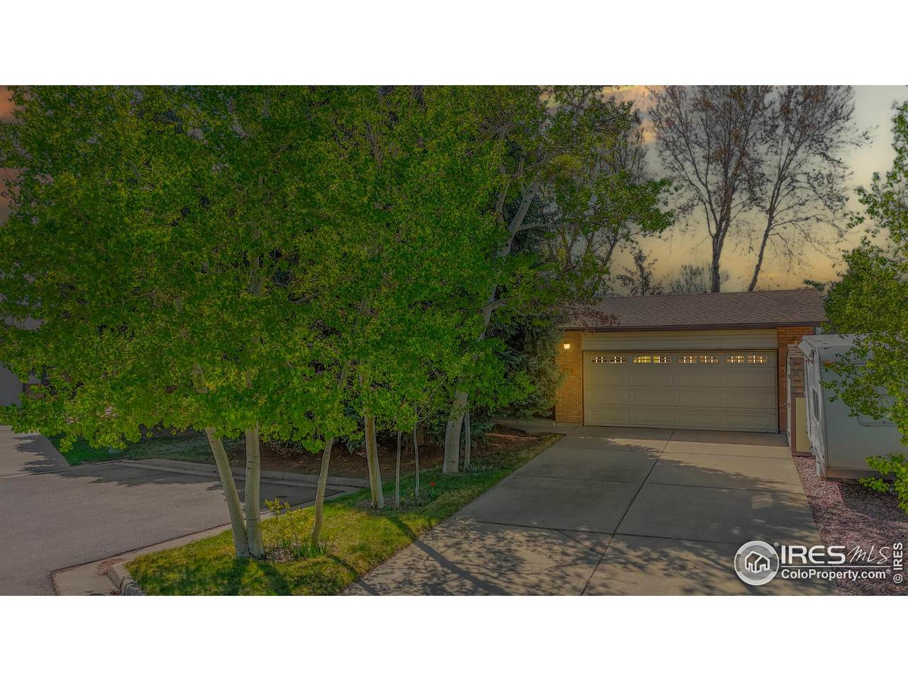 729 Jay Pl - Photo 1