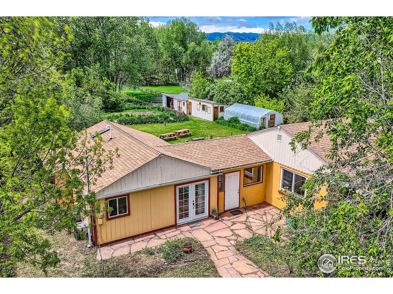 1047 Cherryvale Rd - Photo 1