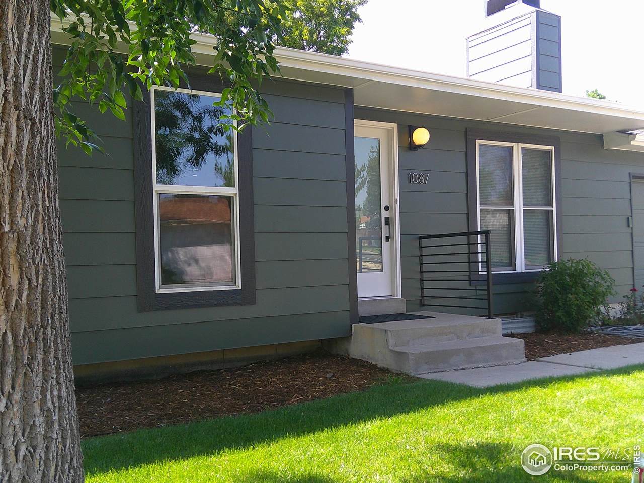 1087 Lilac St - Photo 1