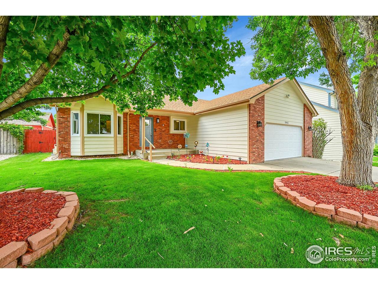 1943 Markham Ct - Photo 1