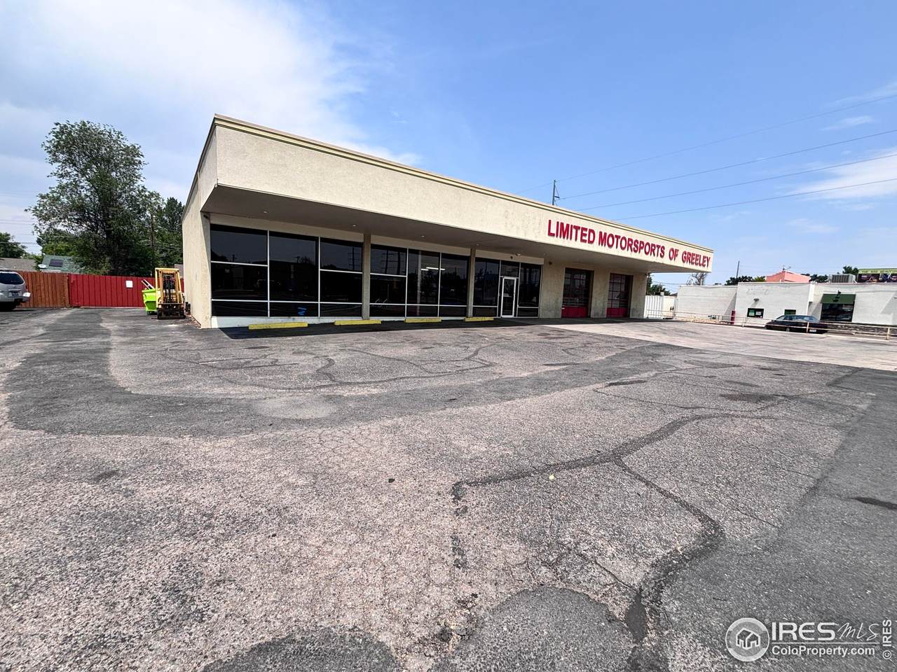 2409 10th St - Photo 1