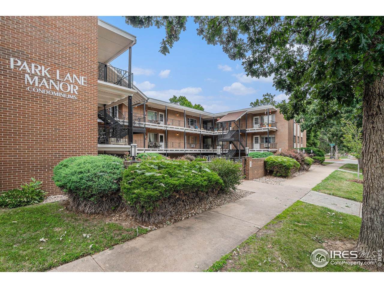 301 Peterson St - Photo 1