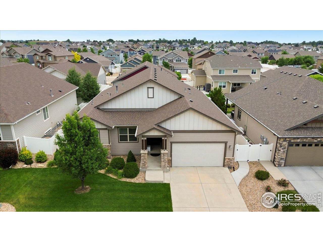 5653 Carmon Dr - Photo 1