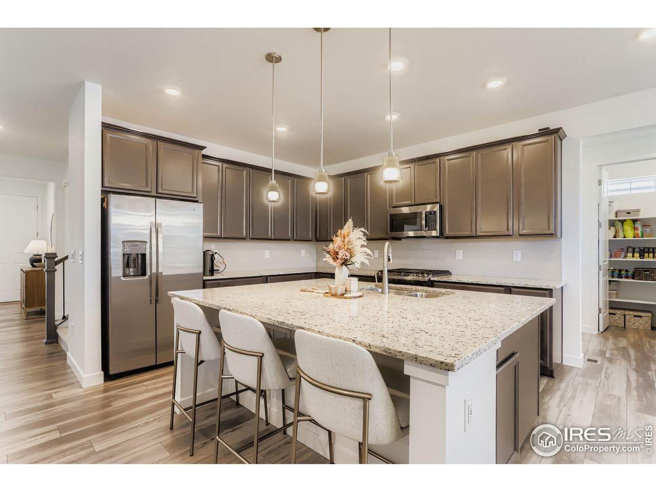 881 Meadowlark Dr - Photo 1