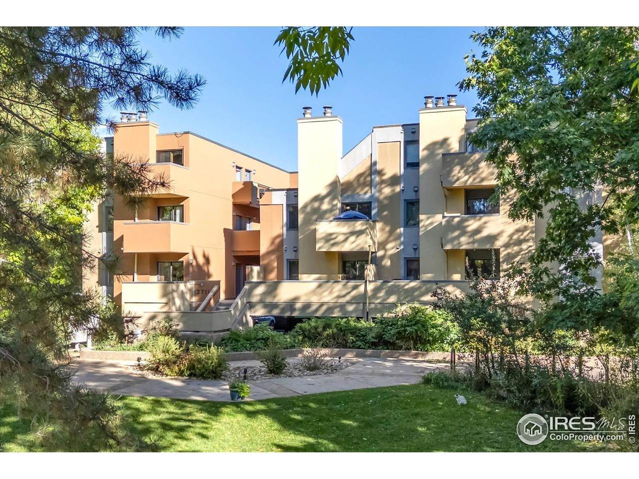 2711 Mapleton Ave - Photo 1