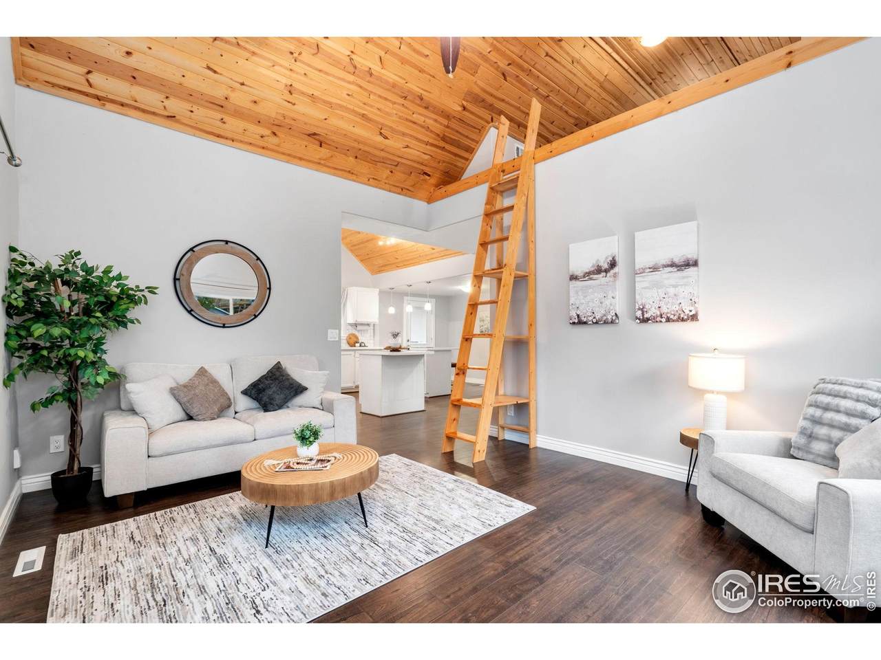 707 8th St - Photo 1