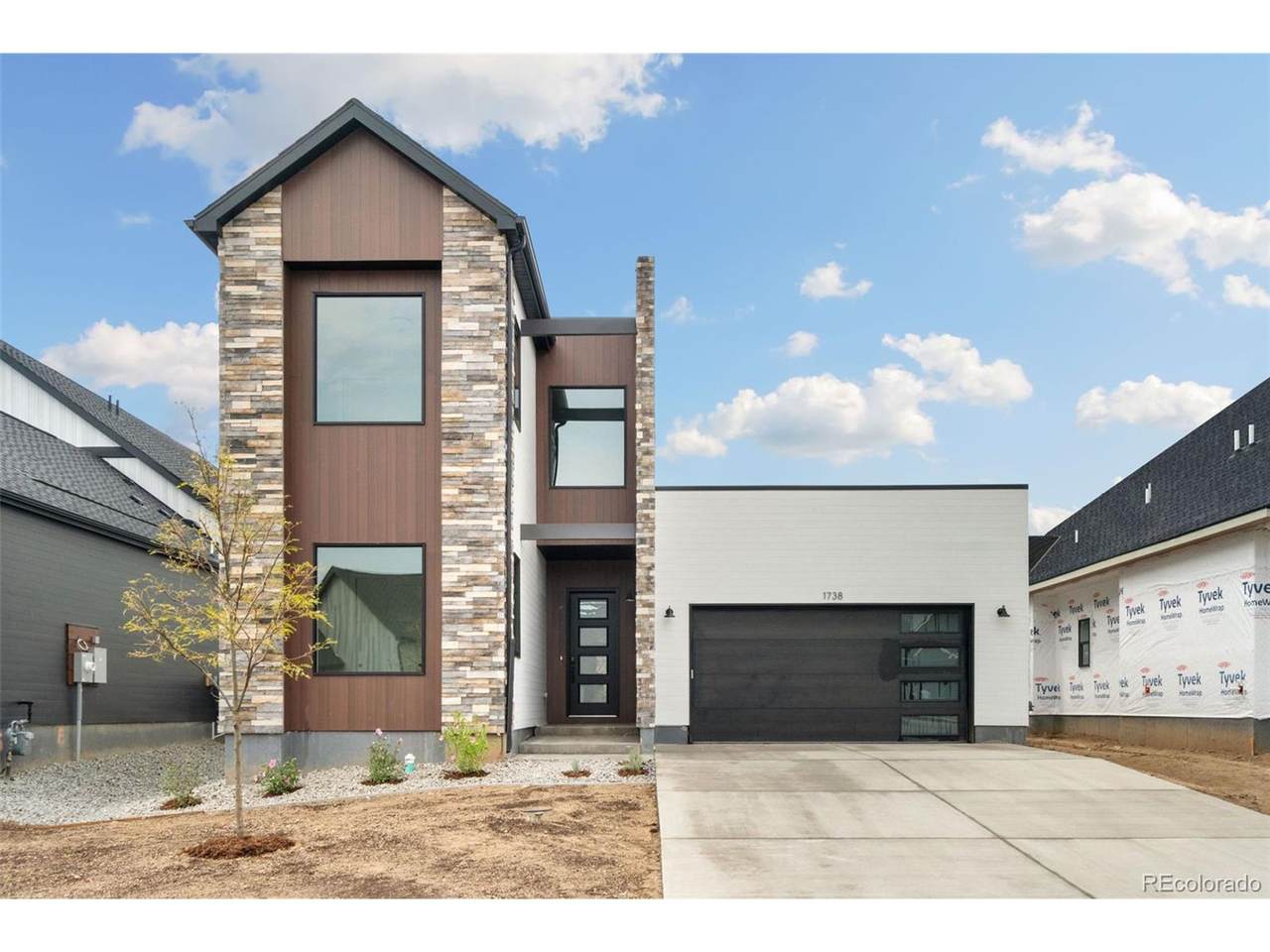 1738 Beachside Dr - Photo 1