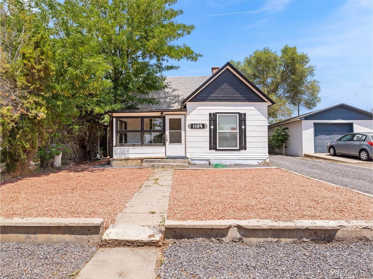 1109 16TH St - Photo 1