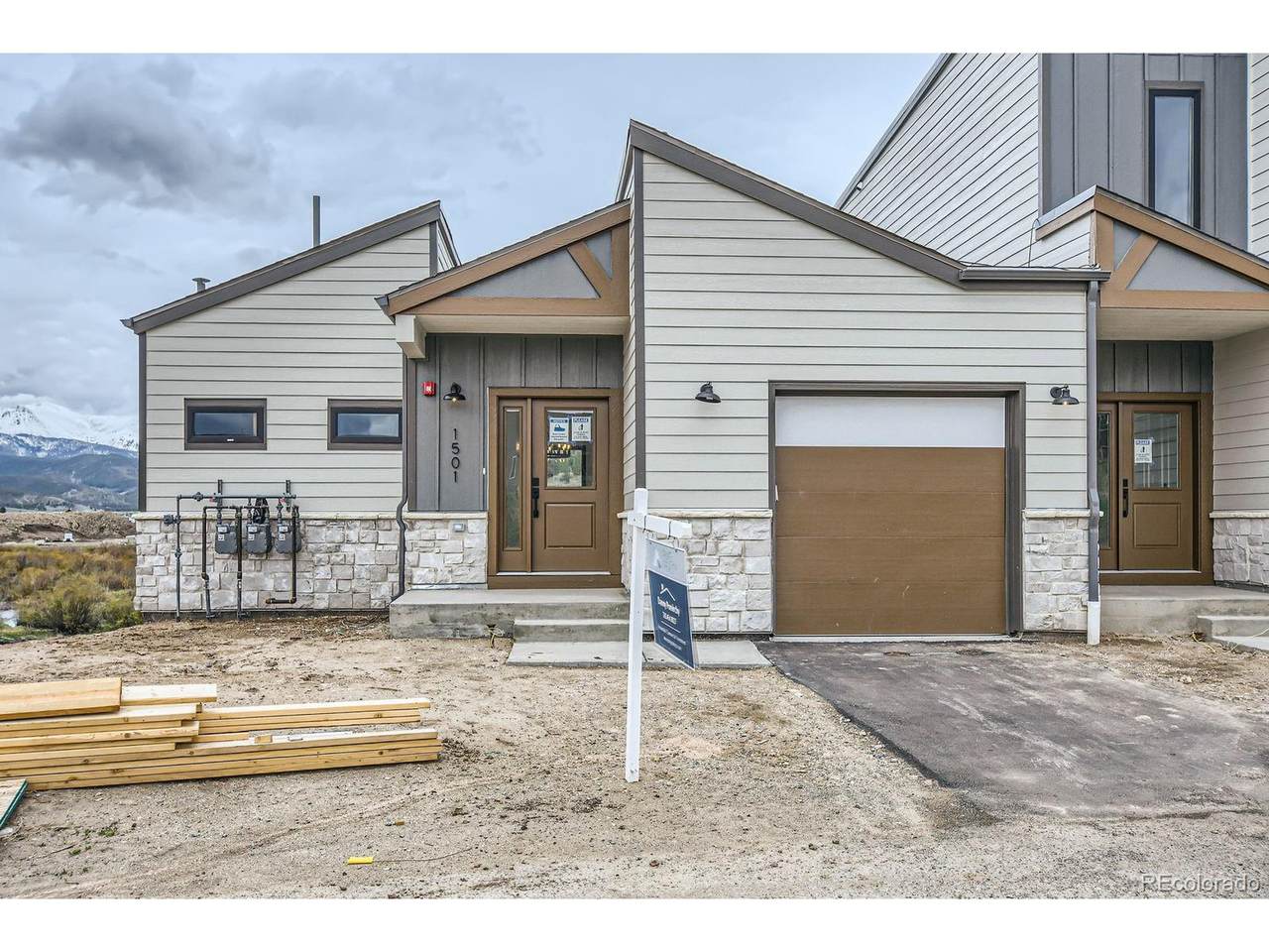 1501 James Dr - Photo 1