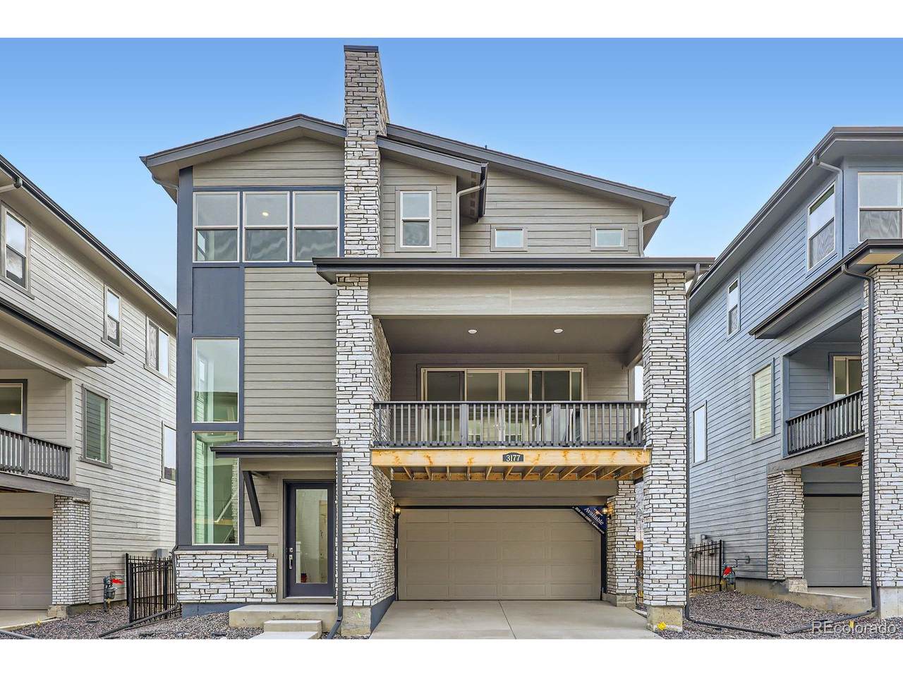3177 Russell St - Photo 1