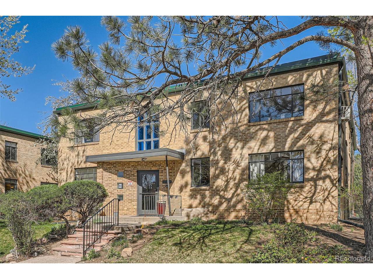 1182 Clermont St - Photo 1