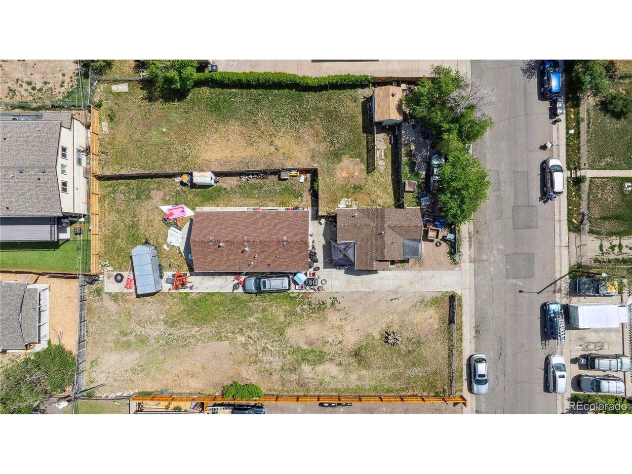 372 Newton St - Photo 1