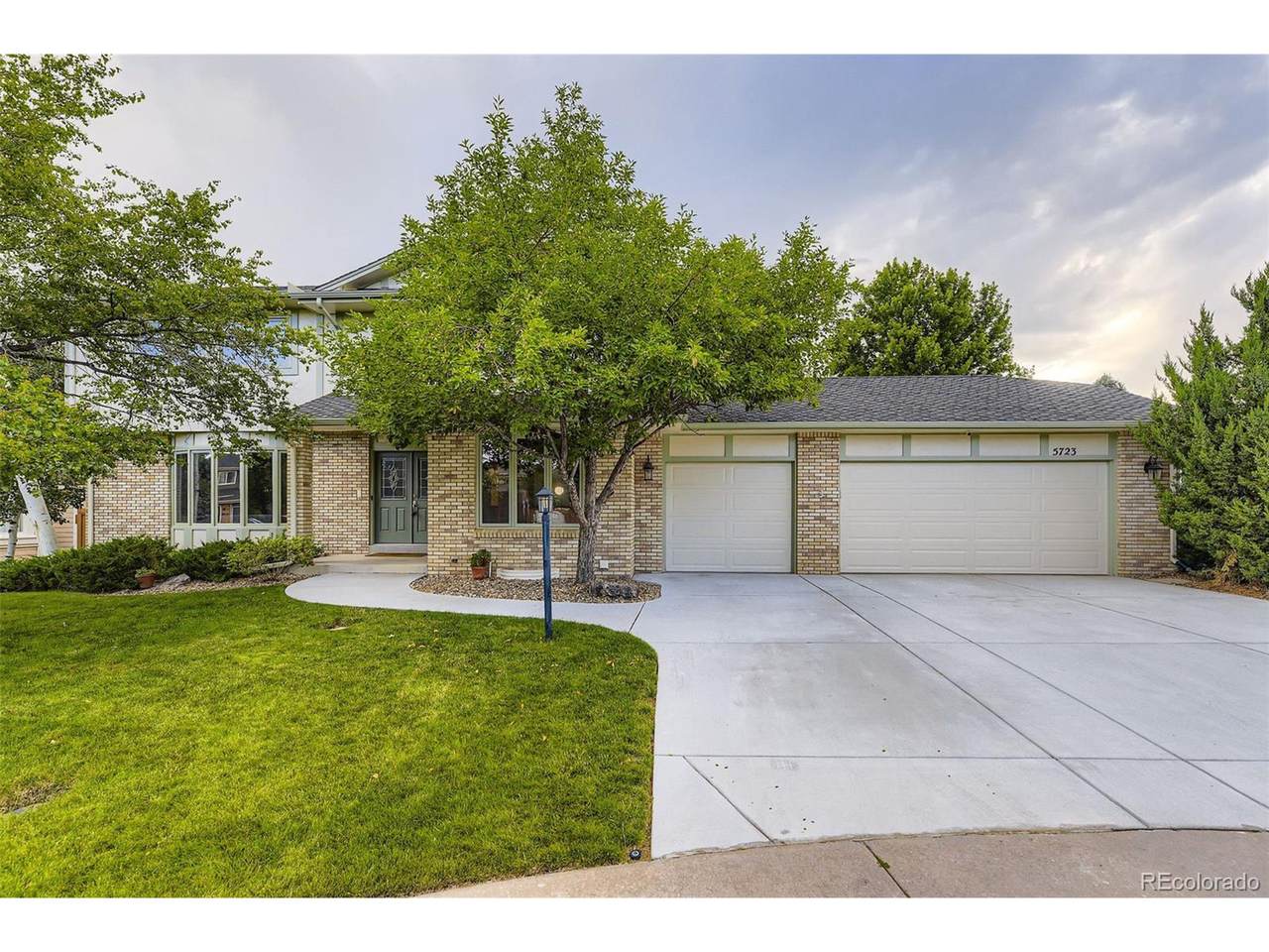 5723 Kittredge St - Photo 1