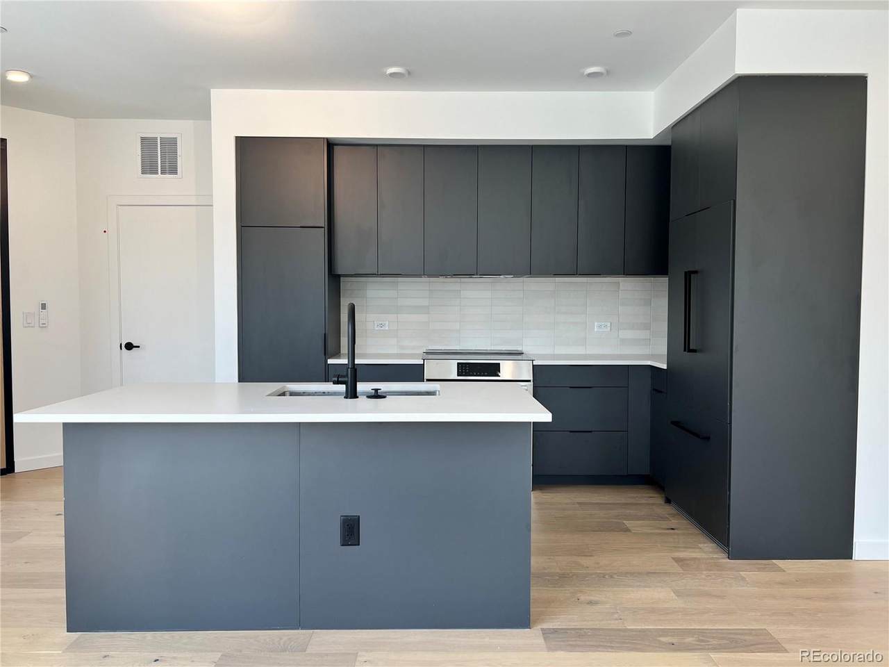 1601 Park Ave - Photo 1