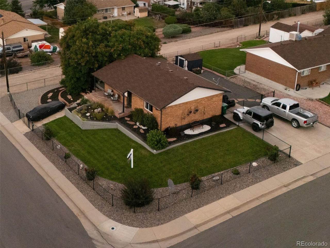 1081 Elmwood Ln - Photo 1