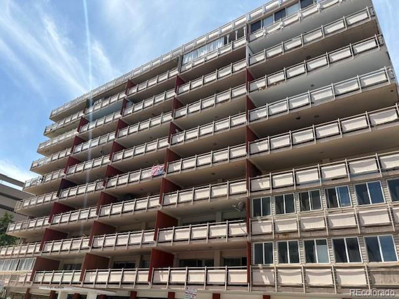 1121 Albion St - Photo 1