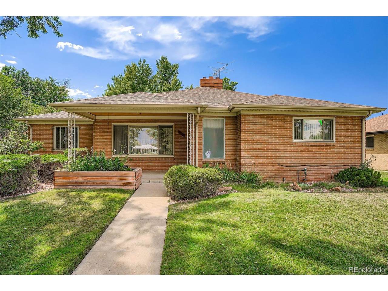 3045 Monaco Pkwy - Photo 1