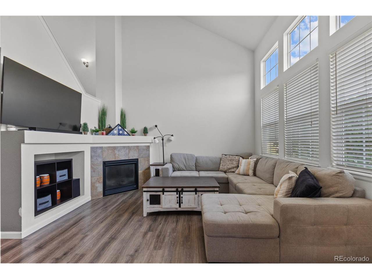 23245 York Ave - Photo 1