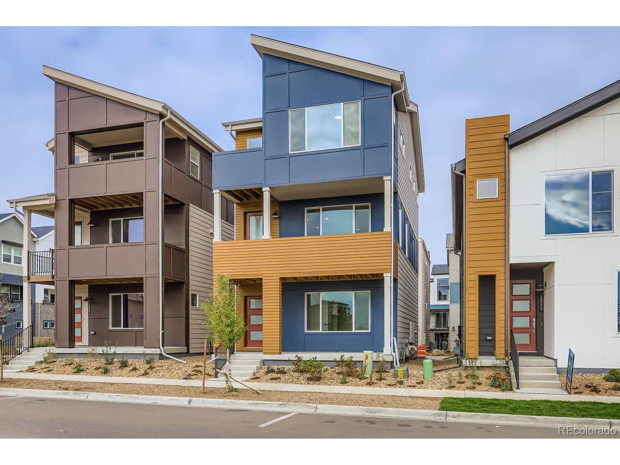 1585 166th Ave - Photo 1