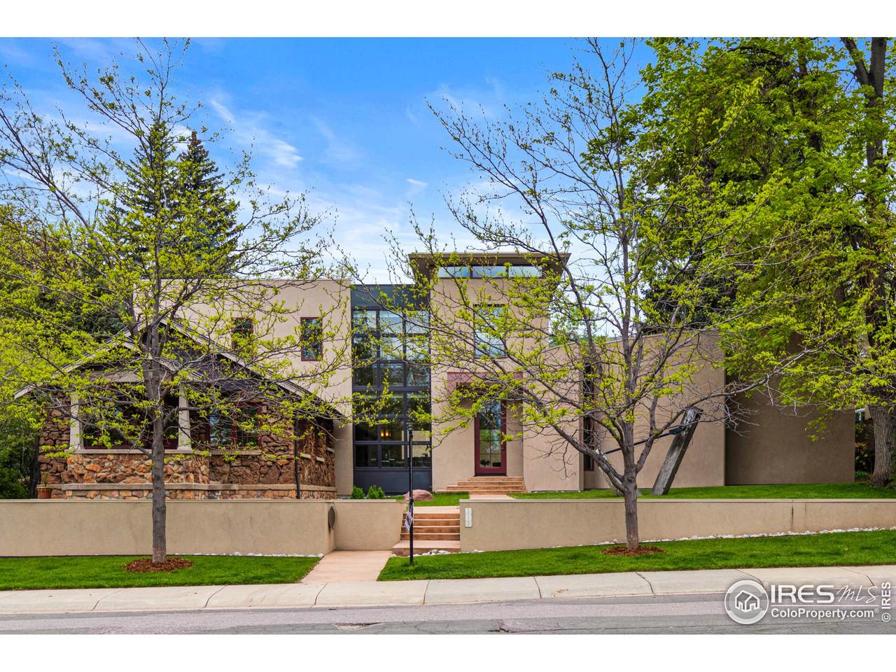 517 15th St - Photo 1