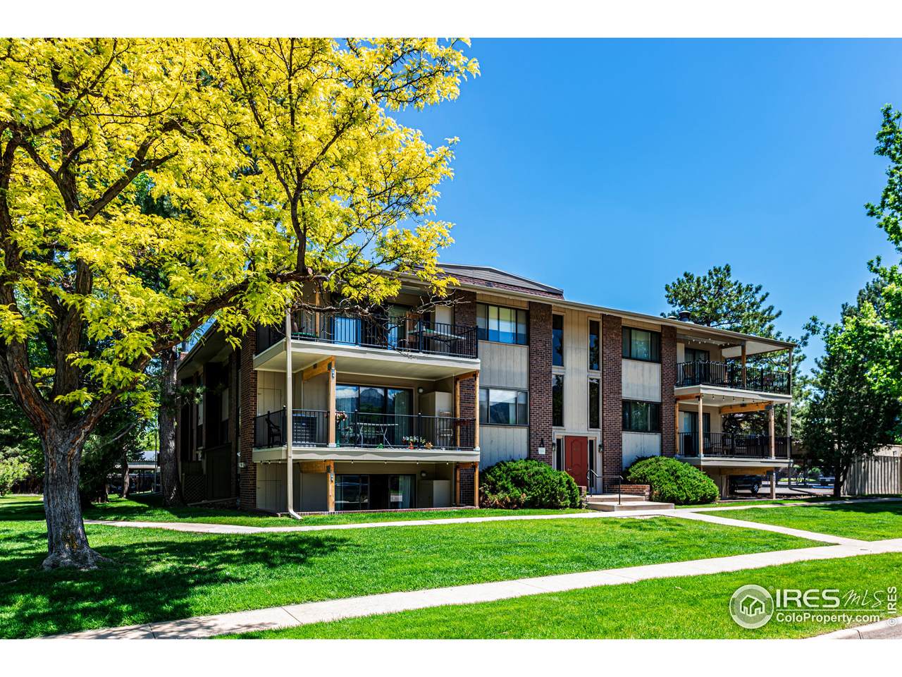 600 Manhattan Dr - Photo 1